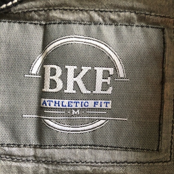 3 Casual Button Down Shirts - Picture 8 of 8